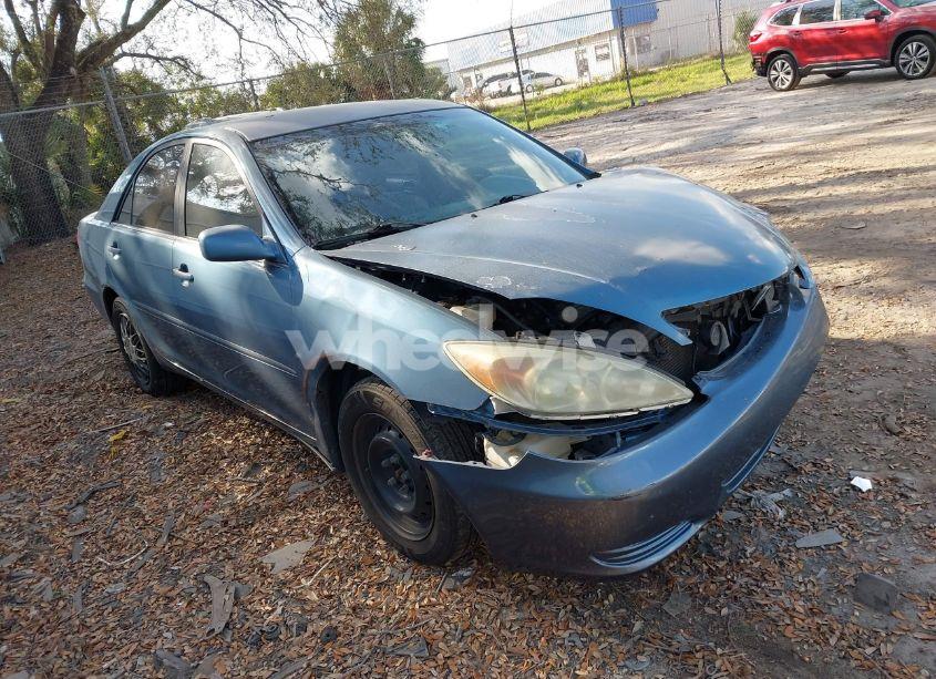 2004 Toyota Camry LE (VIN 4T1BE32KX4U833325) main photo