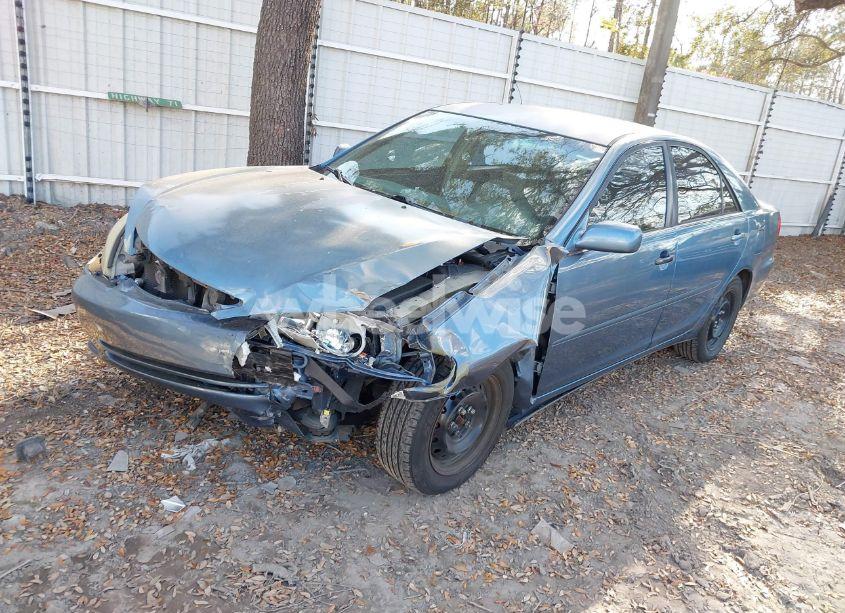 Photo 2 of 2004 Toyota Camry LE (VIN 4T1BE32KX4U833325)