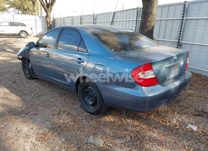 Photo 3 of 2004 Toyota Camry LE (VIN 4T1BE32KX4U833325)