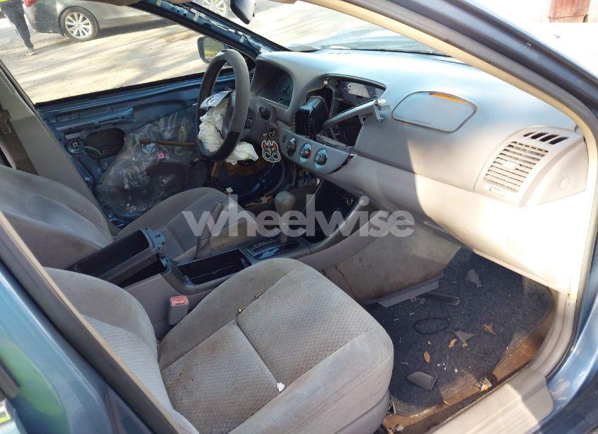 Photo 5 of 2004 Toyota Camry LE (VIN 4T1BE32KX4U833325)