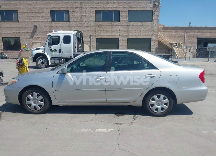 Photo 14 of 2004 Toyota Camry LE (VIN 4T1BE32KX4U833745)