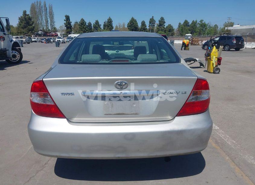 Photo 16 of 2004 Toyota Camry LE (VIN 4T1BE32KX4U833745)
