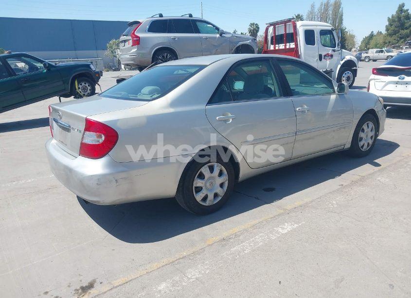 Photo 4 of 2004 Toyota Camry LE (VIN 4T1BE32KX4U833745)