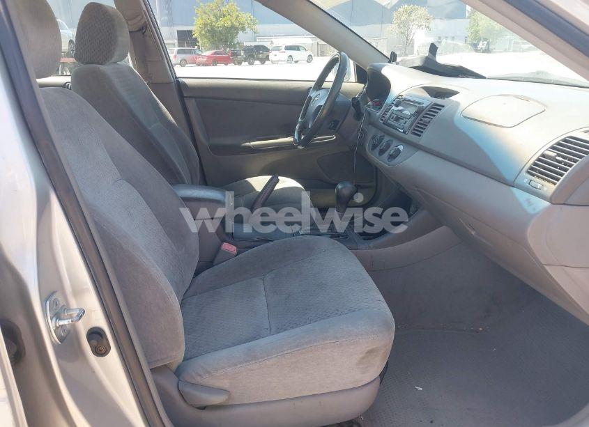 Photo 5 of 2004 Toyota Camry LE (VIN 4T1BE32KX4U833745)