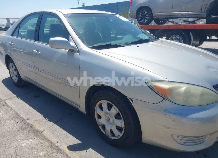 Photo 6 of 2004 Toyota Camry LE (VIN 4T1BE32KX4U833745)