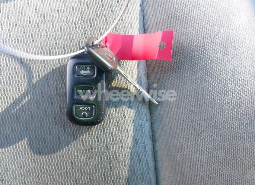 Photo 11 of 2004 Toyota Camry LE (VIN 4T1BE32KX4U853218)