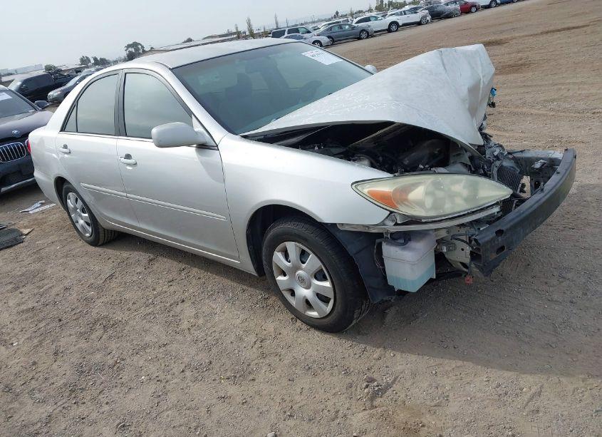 2004 Toyota Camry LE (VIN 4T1BE32KX4U857088) main photo