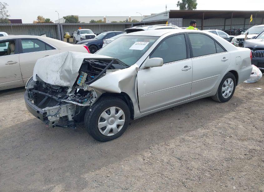 Photo 2 of 2004 Toyota Camry LE (VIN 4T1BE32KX4U857088)