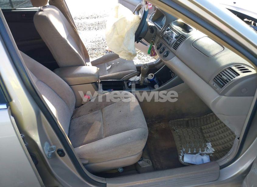 Photo 5 of 2004 Toyota Camry LE (VIN 4T1BE32KX4U864073)