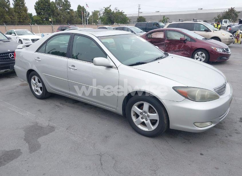 2004 Toyota Camry SE (VIN 4T1BE32KX4U879138) main photo