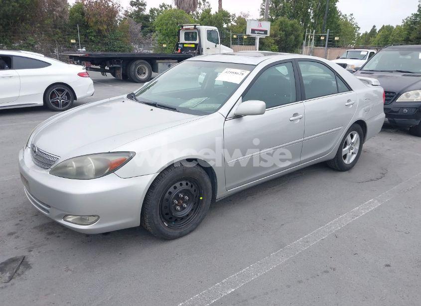 Photo 2 of 2004 Toyota Camry SE (VIN 4T1BE32KX4U879138)