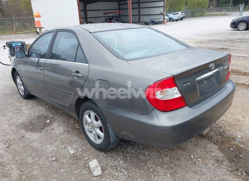 Photo 3 of 2004 Toyota Camry LE (VIN 4T1BE32KX4U881102)