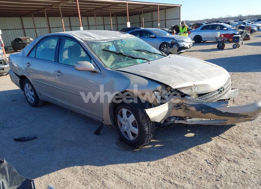2004 Toyota Camry LE (VIN 4T1BE32KX4U902062) main photo