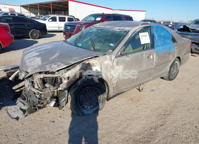 Photo 2 of 2004 Toyota Camry LE (VIN 4T1BE32KX4U902062)