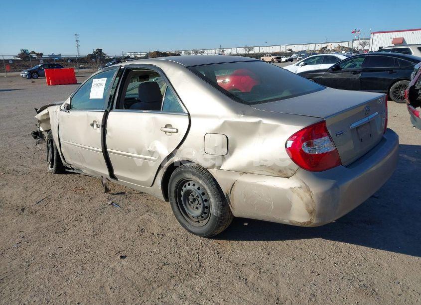 Photo 3 of 2004 Toyota Camry LE (VIN 4T1BE32KX4U902062)