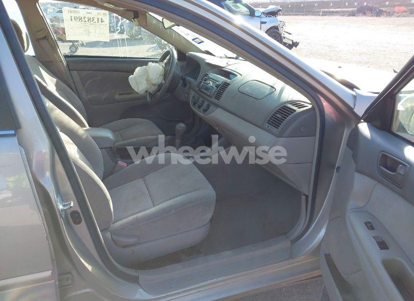 Photo 5 of 2004 Toyota Camry LE (VIN 4T1BE32KX4U902062)