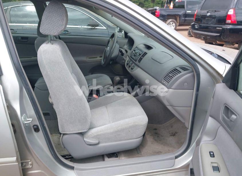 Photo 5 of 2004 Toyota Camry STD (VIN 4T1BE32KX4U914230)