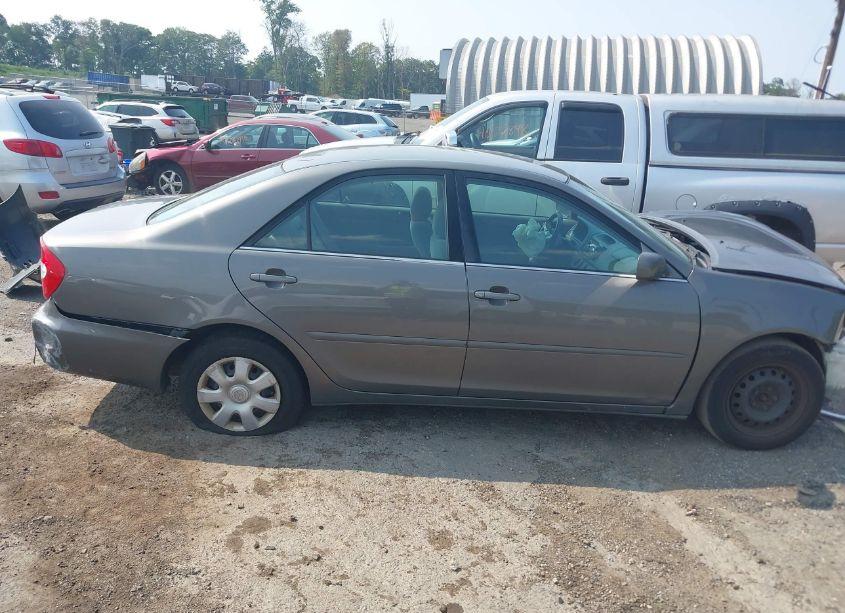 Photo 13 of 2004 Toyota Camry LE (VIN 4T1BE32KX4U930024)