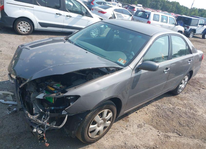 Photo 2 of 2004 Toyota Camry LE (VIN 4T1BE32KX4U930024)