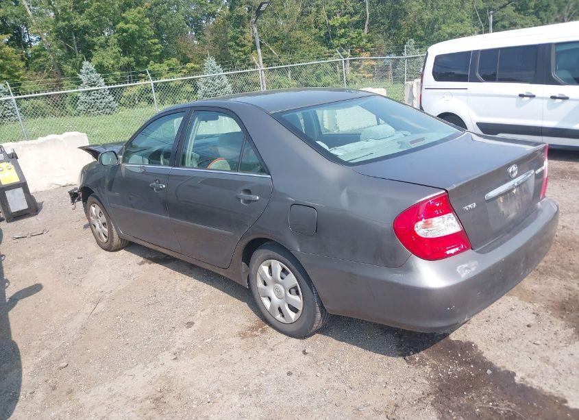 Photo 3 of 2004 Toyota Camry LE (VIN 4T1BE32KX4U930024)