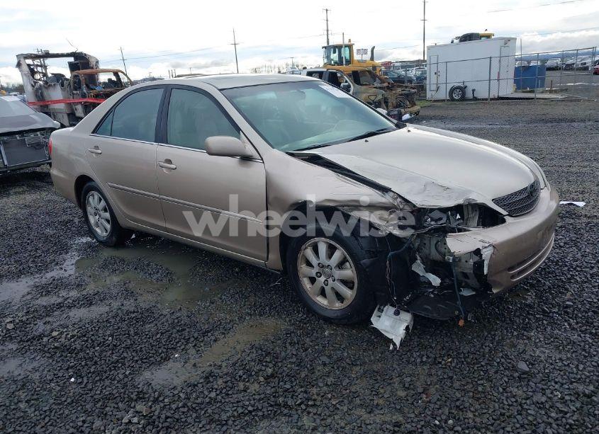 2004 Toyota Camry XLE (VIN 4T1BE32KX4U931609) main photo