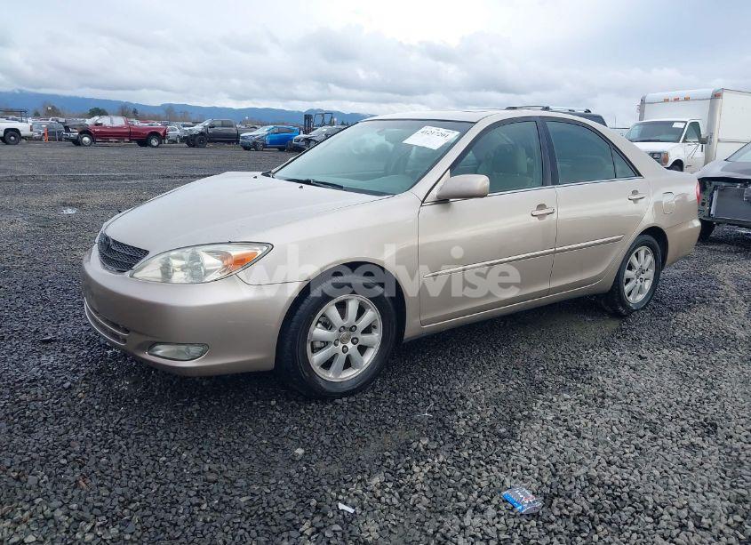 Photo 2 of 2004 Toyota Camry XLE (VIN 4T1BE32KX4U931609)