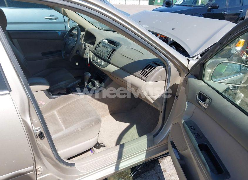 Photo 5 of 2005 Toyota Camry LE/SE/STD/XLE (VIN 4T1BE32KX5U030886)