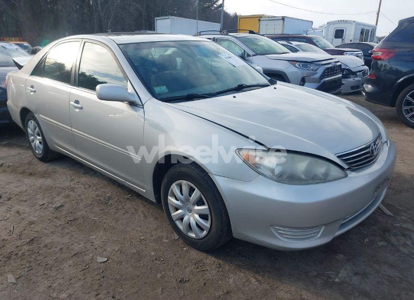 2005 Toyota Camry LE (VIN 4T1BE32KX5U045405) main photo