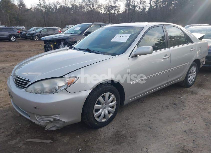 Photo 2 of 2005 Toyota Camry LE (VIN 4T1BE32KX5U045405)