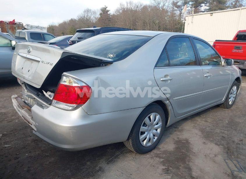 Photo 4 of 2005 Toyota Camry LE (VIN 4T1BE32KX5U045405)