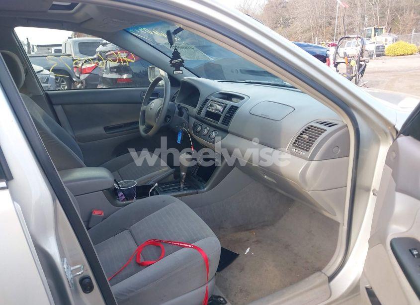 Photo 5 of 2005 Toyota Camry LE (VIN 4T1BE32KX5U045405)