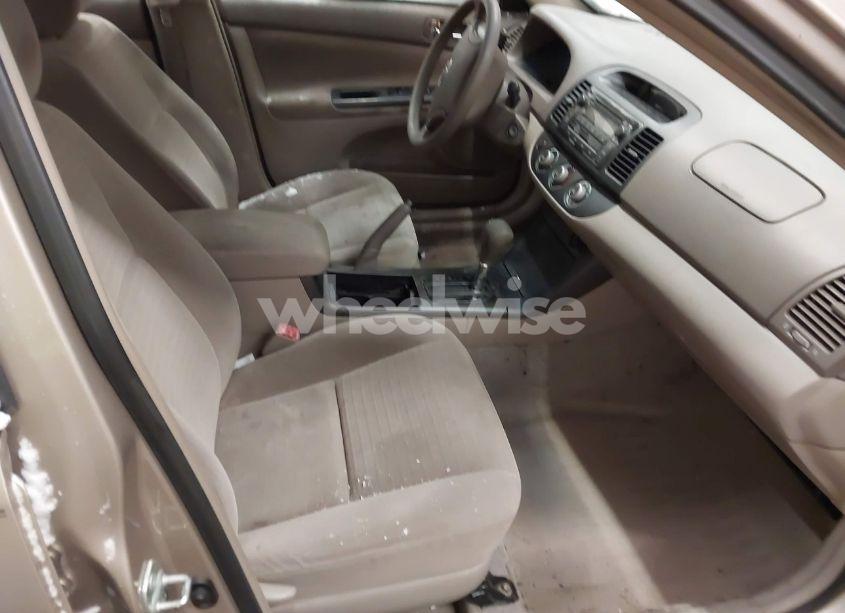 Photo 5 of 2005 Toyota Camry LE (VIN 4T1BE32KX5U046599)