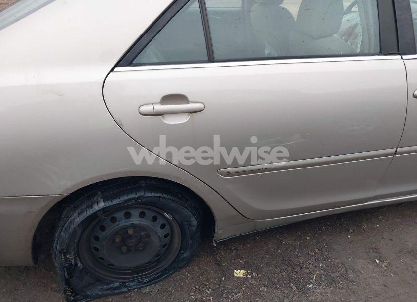 Photo 16 of 2005 Toyota Camry LE (VIN 4T1BE32KX5U049910)