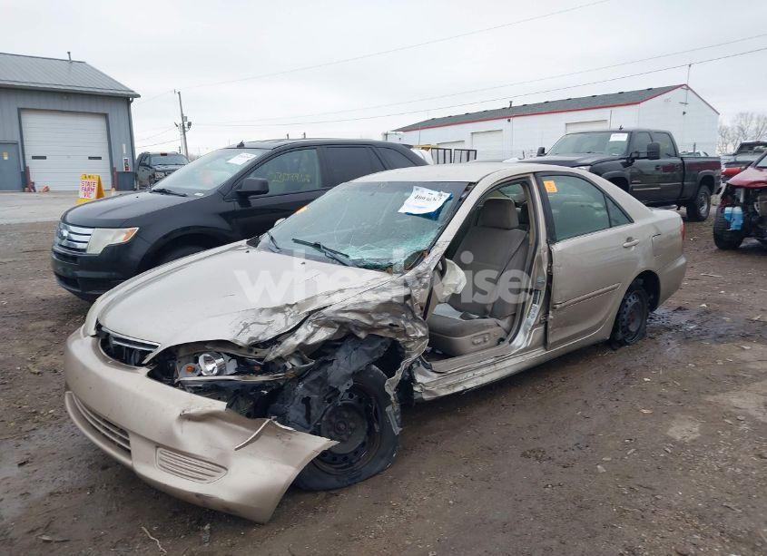 Photo 2 of 2005 Toyota Camry LE (VIN 4T1BE32KX5U049910)