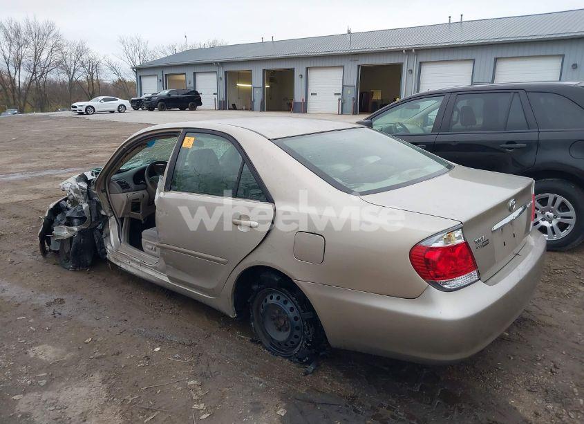 Photo 3 of 2005 Toyota Camry LE (VIN 4T1BE32KX5U049910)