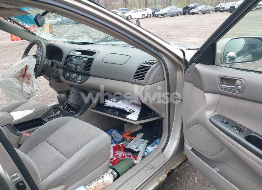 Photo 5 of 2005 Toyota Camry LE (VIN 4T1BE32KX5U049910)