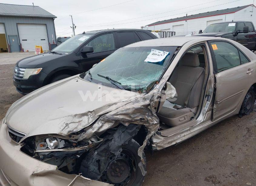 Photo 6 of 2005 Toyota Camry LE (VIN 4T1BE32KX5U049910)