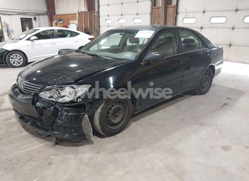 Photo 2 of 2005 Toyota Camry LE (VIN 4T1BE32KX5U054671)