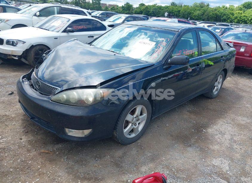 Photo 2 of 2005 Toyota Camry SE (VIN 4T1BE32KX5U069767)