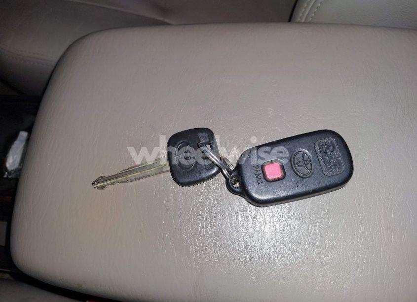 Photo 11 of 2005 Toyota Camry LE (VIN 4T1BE32KX5U072815)