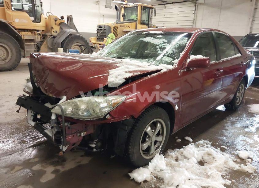 Photo 2 of 2005 Toyota Camry LE (VIN 4T1BE32KX5U072815)