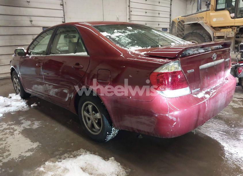 Photo 3 of 2005 Toyota Camry LE (VIN 4T1BE32KX5U072815)