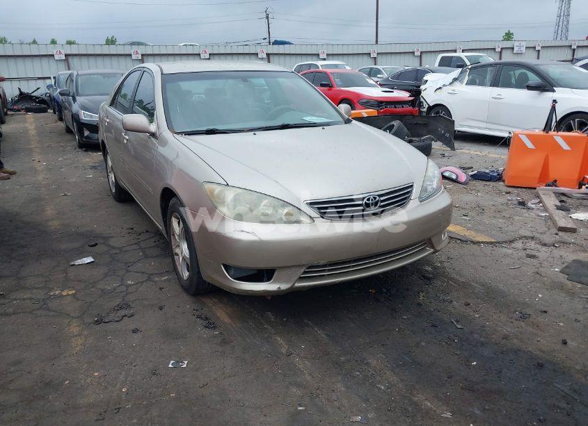 2005 Toyota Camry XLE (VIN 4T1BE32KX5U088853) main photo