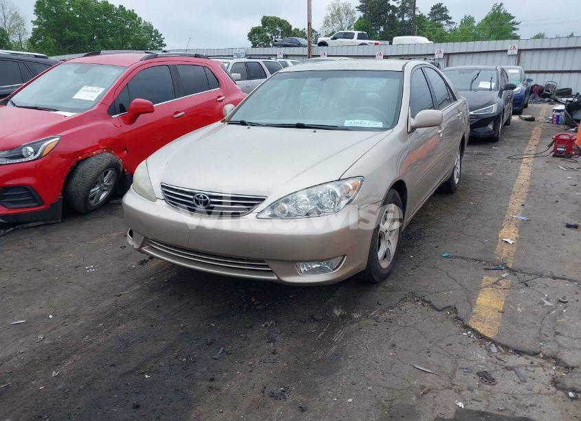 Photo 2 of 2005 Toyota Camry XLE (VIN 4T1BE32KX5U088853)