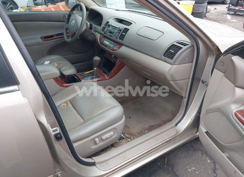 Photo 5 of 2005 Toyota Camry XLE (VIN 4T1BE32KX5U088853)