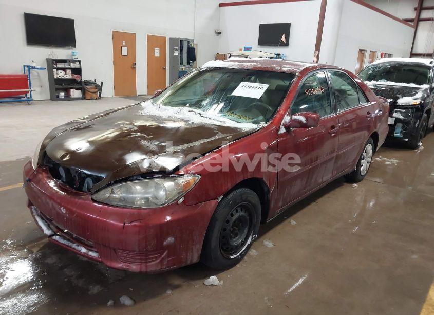 Photo 2 of 2005 Toyota Camry LE (VIN 4T1BE32KX5U096743)