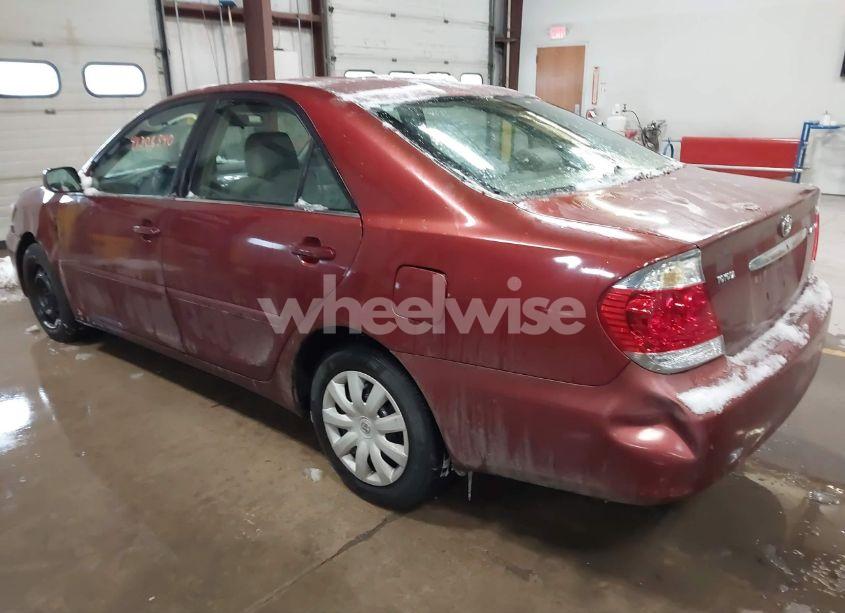 Photo 3 of 2005 Toyota Camry LE (VIN 4T1BE32KX5U096743)
