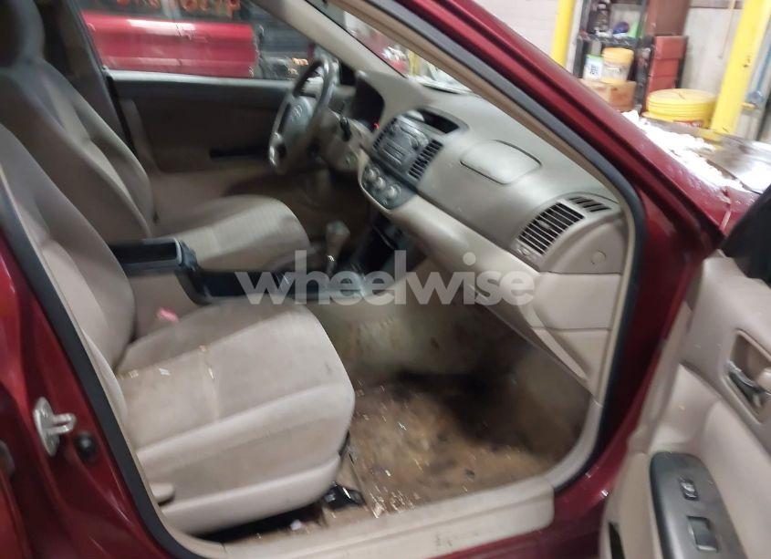Photo 5 of 2005 Toyota Camry LE (VIN 4T1BE32KX5U096743)