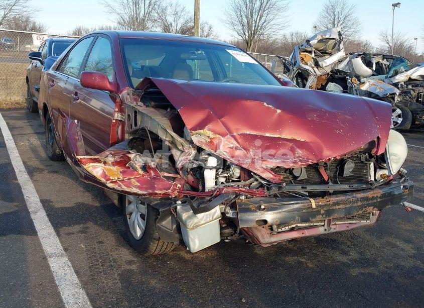 2005 Toyota Camry LE (VIN 4T1BE32KX5U388862) main photo