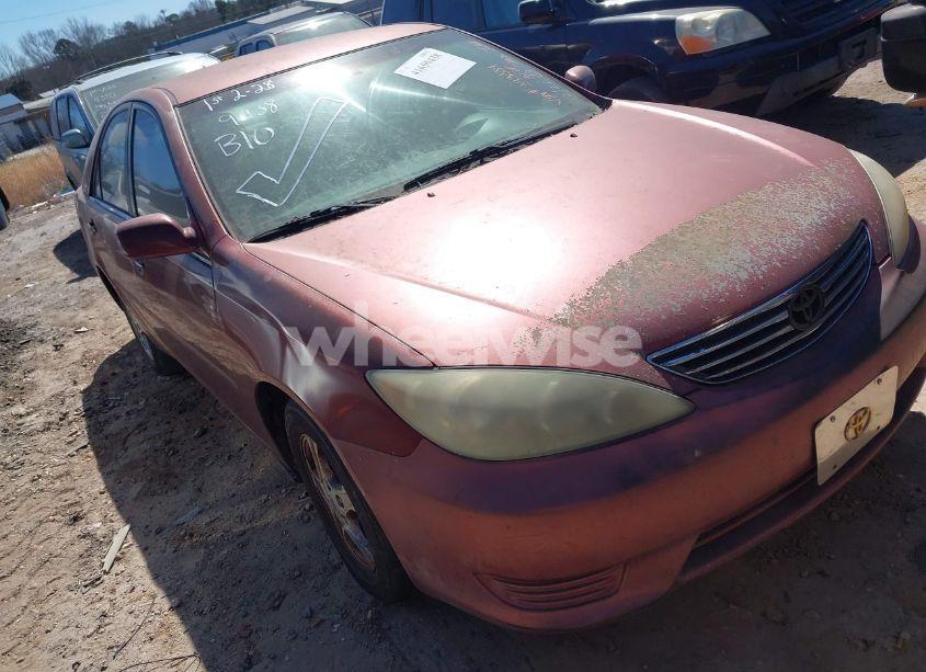 2005 Toyota Camry LE (VIN 4T1BE32KX5U393334) main photo